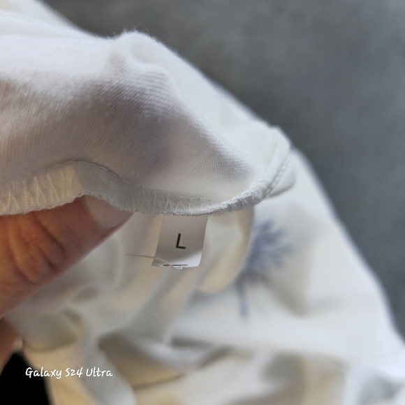 White Floral Women's Top - Picture 7 of 8